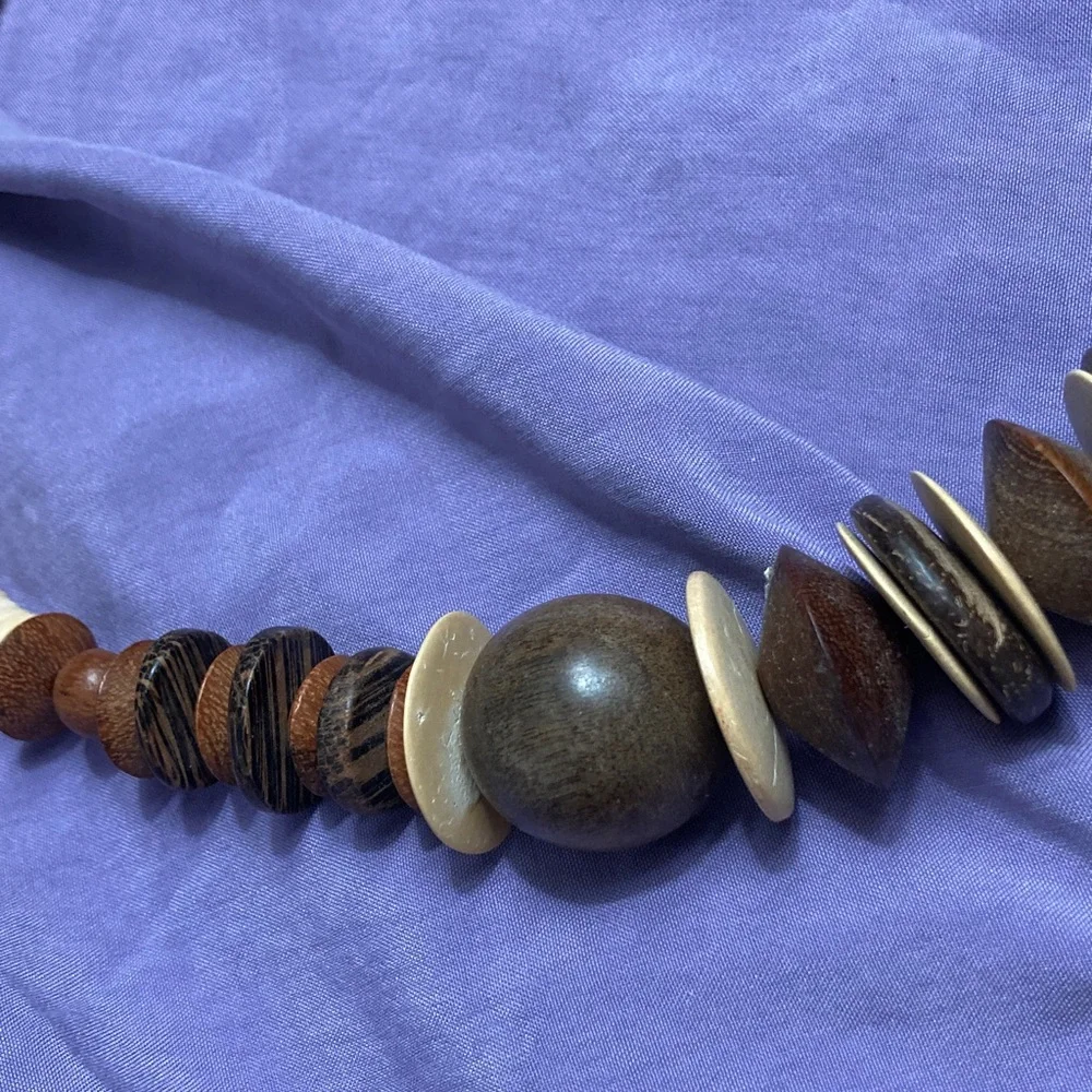 Vtg Boho Artsy Wood Bead and Disk Necklace + Earrings Set (80’s) - Picture 5 of 7